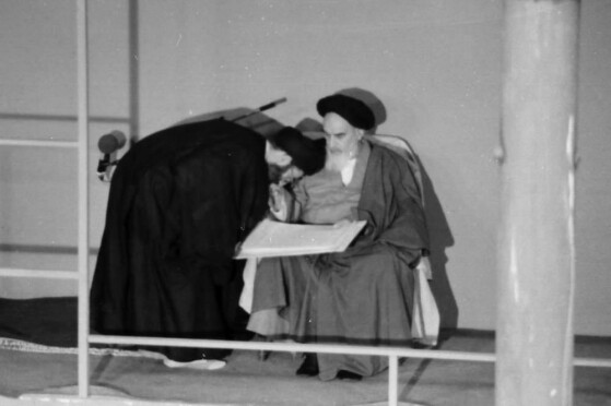 سید روح الله خمینی برای بار دوم حکم ریاست جمهوری سید علی خامنه ای را تنفیذ کرد