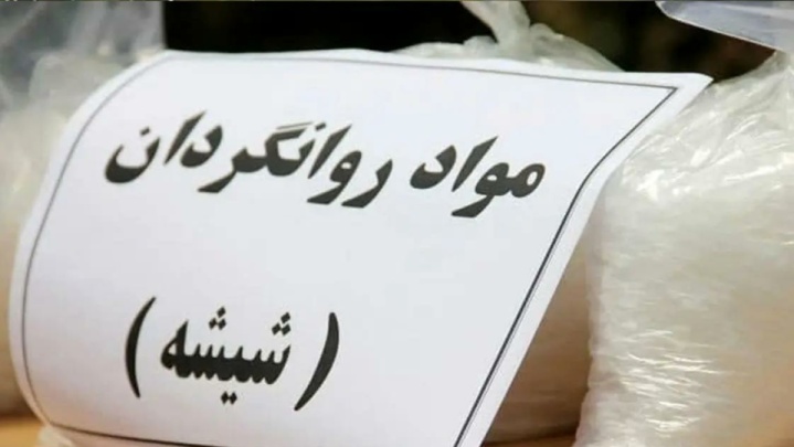 حمل ۵.۵ کیلو شیشه با خودروی سواری در آزادراه قزوین-زنجان