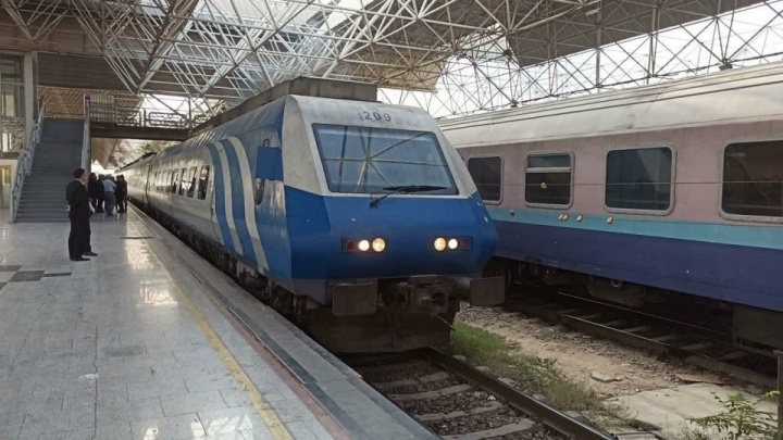 قطار گردشگری تهران–همدان به راه افتاد