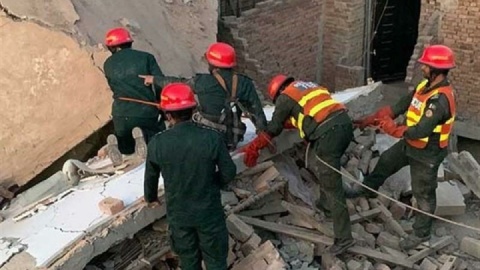 ریزش ساختمان در حال احداث در اصفهان/ کارگر محبوس زیر آوار نجات یافت