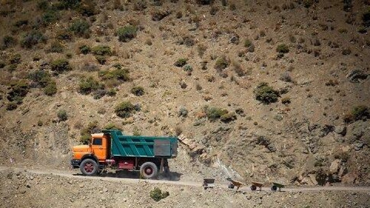 کامیون متخلف با ۹۰ میلیون تومان خلافی توقیف شد