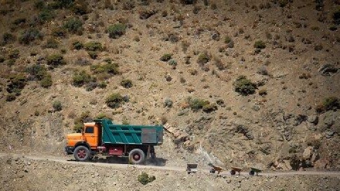 کامیون متخلف با ۹۰ میلیون تومان خلافی توقیف شد