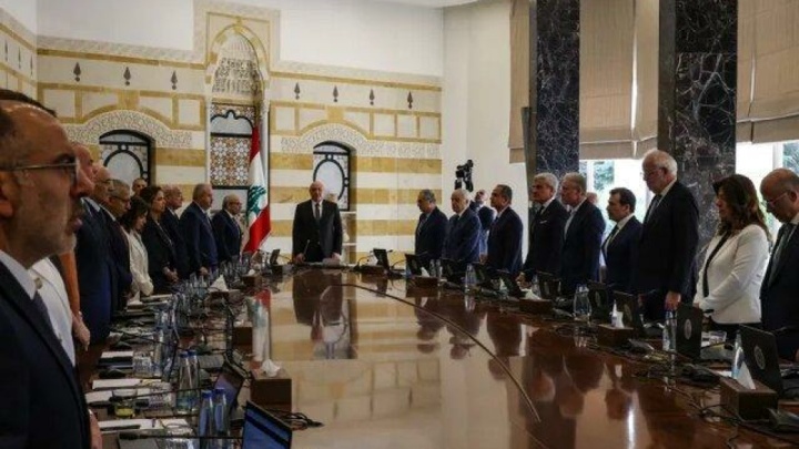 ترک جلسه وزرا در اعتراض به طرح خلع سلاح حزب‌الله