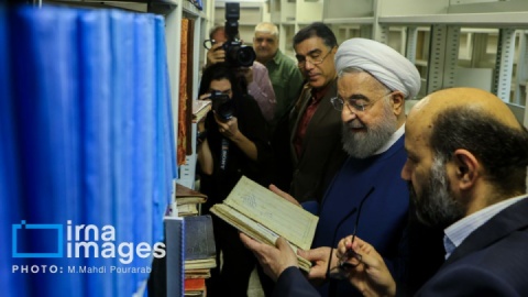 فیلم/ اهدای ۲۵ هزار نسخه کتاب توسط حسن روحانی به کتابخانه ملی