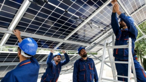 ۶۵۰ مگاوات نیروگاه خورشیدی تا پایان امسال به بهره برداری می رسد