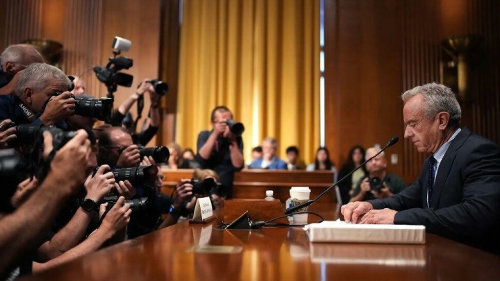 فشار خانوادگی و حزبی برای استعفای وزیر بهداشت دولت ترامپ