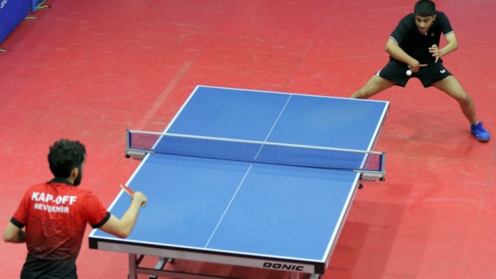 ایستادن تنیسور تهرانی روی سکوی نخست