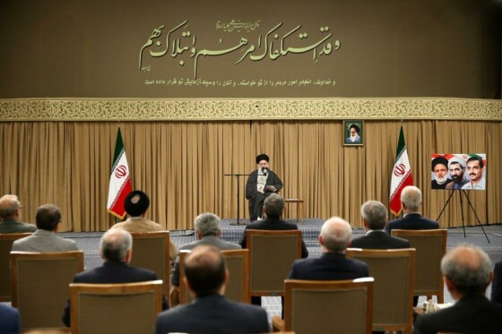 تصاویری از دیدار رئیس جمهور و هیأت وزیران با رهبر انقلاب