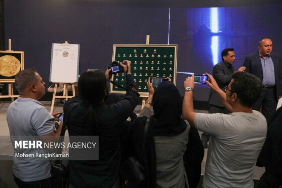 مراسم رونمایی از ۶۳ سکه تاریخی منقوش به نام پیامبر (ص)