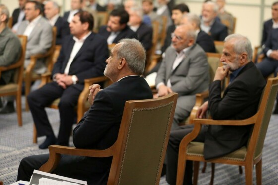 تصاویری از دیدار رئیس جمهور و هیأت وزیران با رهبر انقلاب