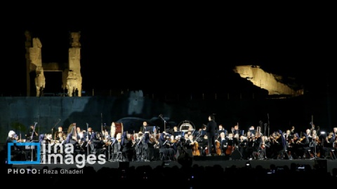 فیلم| اجرای تاریخی ارکستر فیلارمونیک ارمنستان در تخت جمشید
