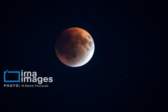 ماه‌گرفتگی در آسمان تهران