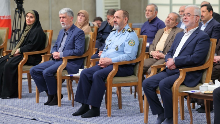 با سایر قوا برای حل مسائل، اجماع‌سازی می‌کنیم