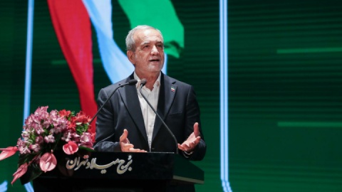 پزشکیان: باید نسلی تربیت کنیم که دغدغه پیشرفت کشور داشته باشد نه سودای مهاجرت