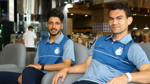 استقلال بدون ستون دفاعی بازی می‌کند