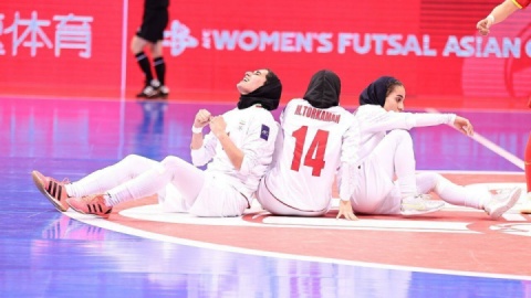 کار دختران فوتسالیست سخت شد