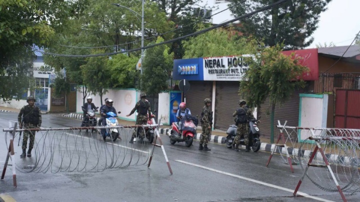 برقراری حکومت نظامی با نظارت نیروهای ارتش