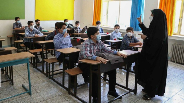 غیرحضوری شدن مدارس در مهرماه کذب است