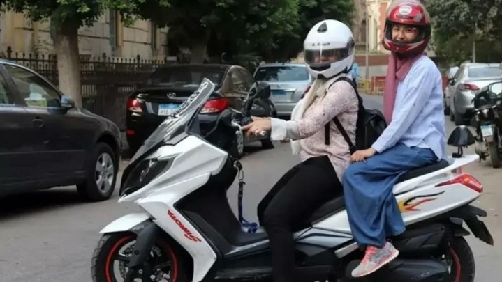 صدور گواهینامه موتور برای بانوان ممنوعیت قانونی ندارد؛ خلاء دارد/ زنان می‌توانند مالک موتورسیکلت باشند