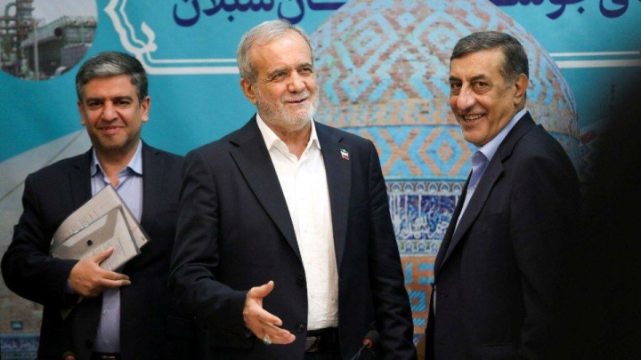 رئیس‌جمهور اردبیل را به مقصد تهران ترک کرد