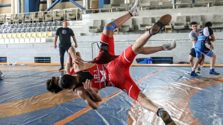 آغاز رقابت‌های مرحله دوم لیگ کشتی فرنگی نوجوانان در شیراز