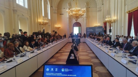 فیلم/ آغاز به کار مجمع فرهنگهای متحد در سنپترزبورگ