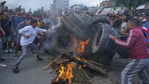 مرگ گردشگر هندی در آتش هتل؛ اعتراضات نسل Z دولت نپال را به لرزه انداخت