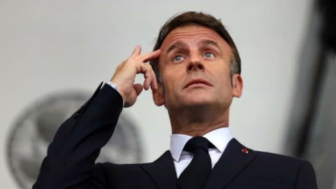 مکرون یا استعفا دهد یا استیضاح شود