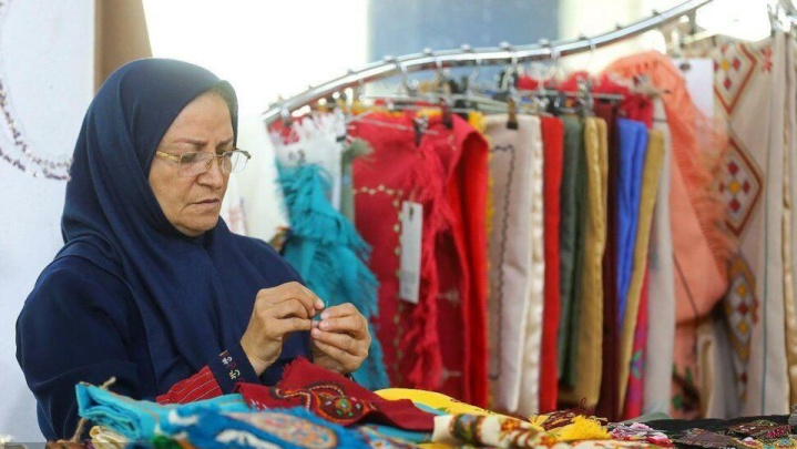 گشایش بزرگترین فضای فروش دست‌آفریده‌های زنان سرپرست خانوار