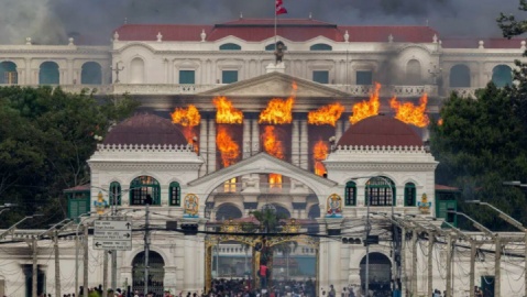 نپال پس از شورش؛ نخستوزیر زن، پارلمان سوخته و چشمهای منطقه به کاتماندو