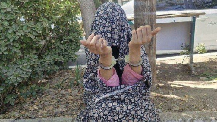 زن مواد فروش با ۱۴۰ گرم شیشه دستگیر شد