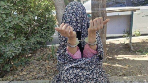 زن مواد فروش با ۱۴۰ گرم شیشه دستگیر شد