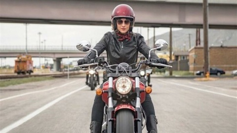 موتورسواری بدون گواهینامه جرم است