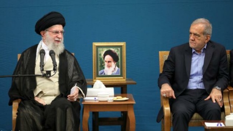 پیام ها و معانی حمایت رهبر انقلاب از پزشکیان