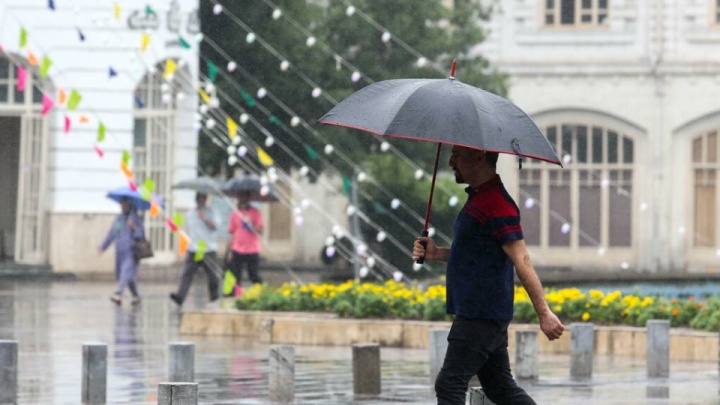 رگبار باران در گیلان و مازندران/ وزش باد در تهران از بعدازظهر