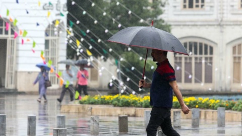 رگبار باران در گیلان و مازندران/ وزش باد در تهران از بعدازظهر