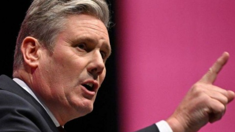 استارمر: پرچم بریتانیا ابزار افراط‌گرایی نخواهد شد