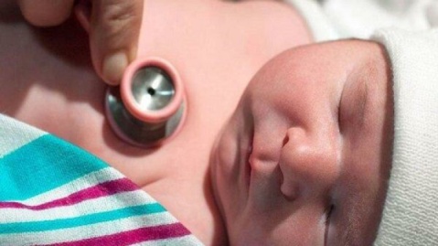 نجات نوزاد ۴۰ روزه از خفگی