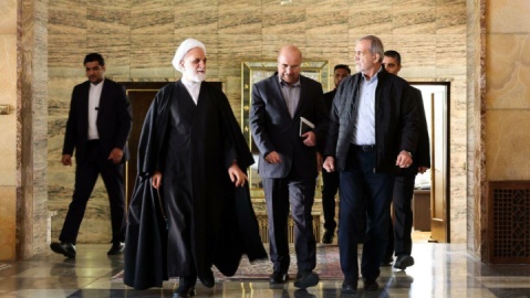 کار مشترک روی میز مشترک