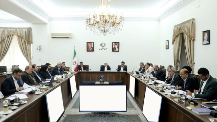 عارف: برنامه دولت جبران عقب‌ماندگی در حوزه فناوری‌های نوین است