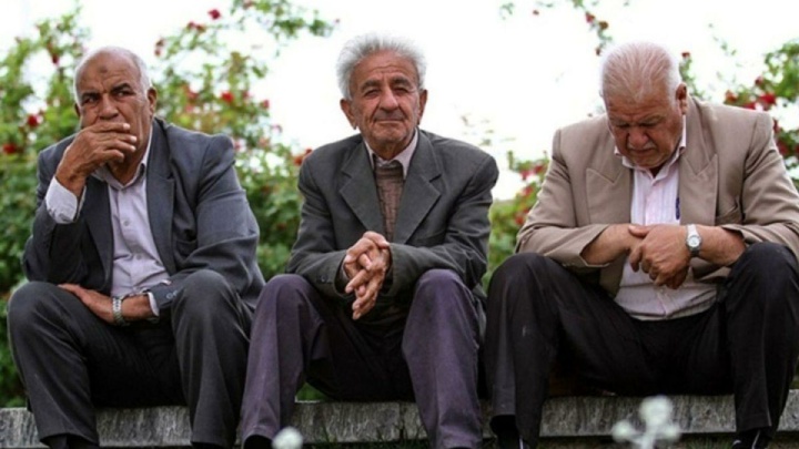 حذف مزایای حقوق بازنشستگان صحت ندارد