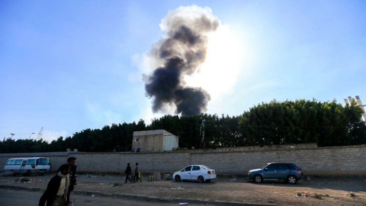 بندر الحدیده یمن هدف حملات متعدد رژیم صهیونیستی قرار گرفت