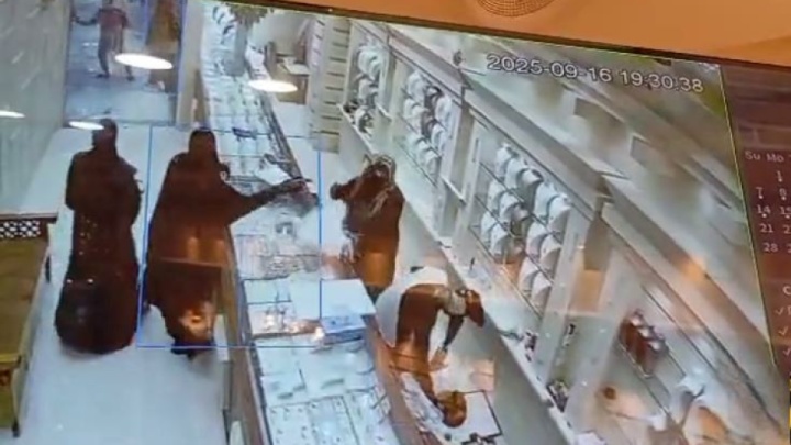 سرقت مسلحانه از طلافروشی با لباس زنانه