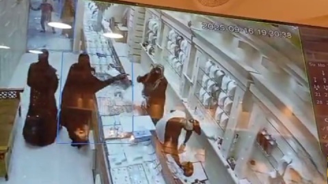 سرقت مسلحانه از طلافروشی با لباس زنانه