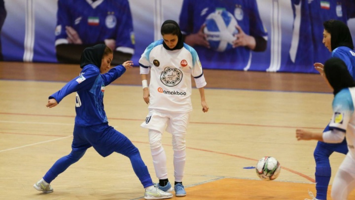 استقلال و نفت آبادان با قدرت شروع کردند