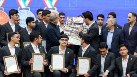 گزارش تصویری/ تجلیل از مدال آوران المپیاد ۲۰۲۵ با حضور رئیس جمهور
