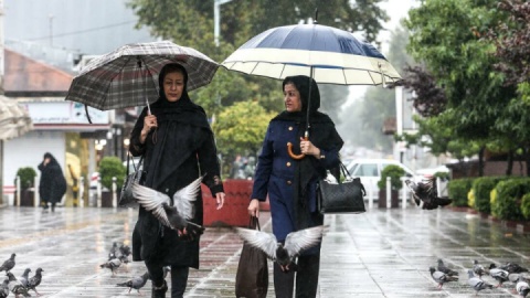 وزش باد شدید و احتمال گردوخاک در تهران/ تداوم بارش‌ در استان‌های ساحلی خزر