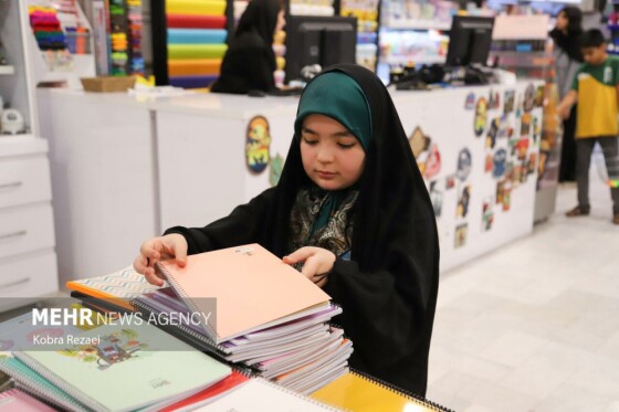 بازار لوازم‌التحریر مشهد در آستانه مهر