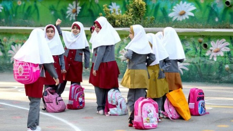 وزن کوله‌پشتی نباید بیش از ۱۰ درصد وزن دانش‌آموز باشد