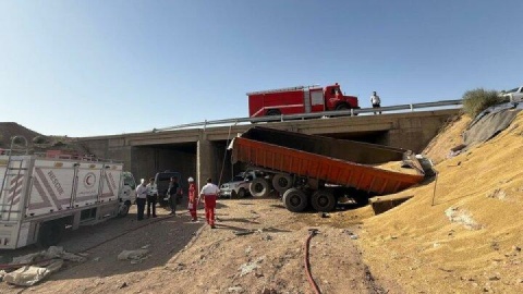 سقوط تریلی ۲ کشته برجای گذاشت